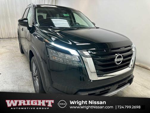 2025 Nissan Pathfinder SL