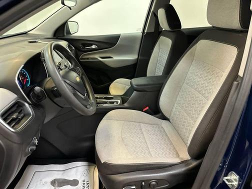Blue Glow Metallic 2022 Chevrolet Equinox LS