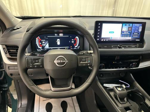 Obsidian Green 2026 Nissan Rogue Platinum