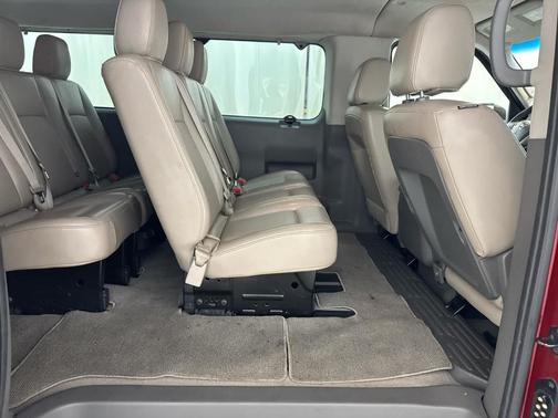 2017 Nissan NV Passenger NV3500 HD SL V8