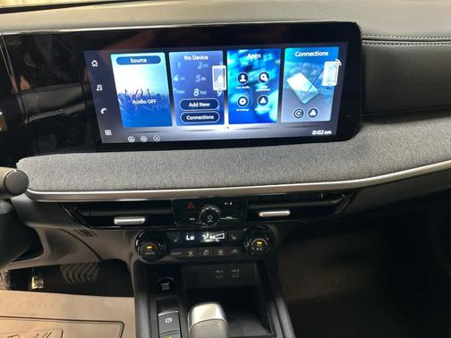 2t Wht Blk Roof 2026 Nissan Kicks SV