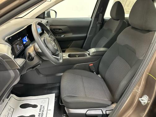 Canyon Bronze M 2025 Nissan Kicks S