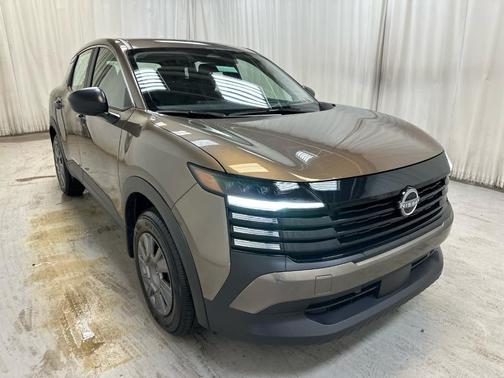 Canyon Bronze M 2025 Nissan Kicks S
