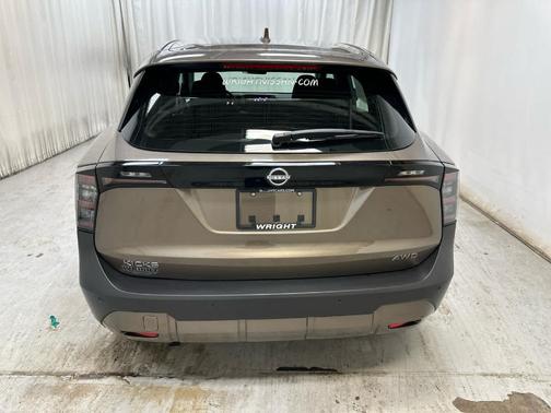 Canyon Bronze M 2025 Nissan Kicks S