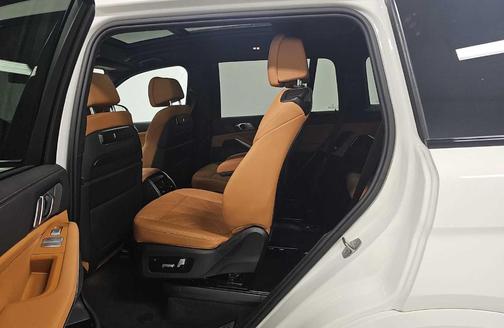 Alpine White 2024 BMW X7 xDrive40i