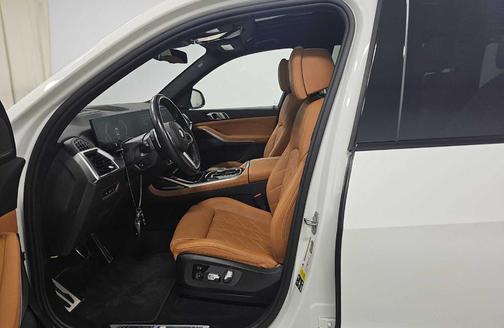 Alpine White 2024 BMW X7 xDrive40i