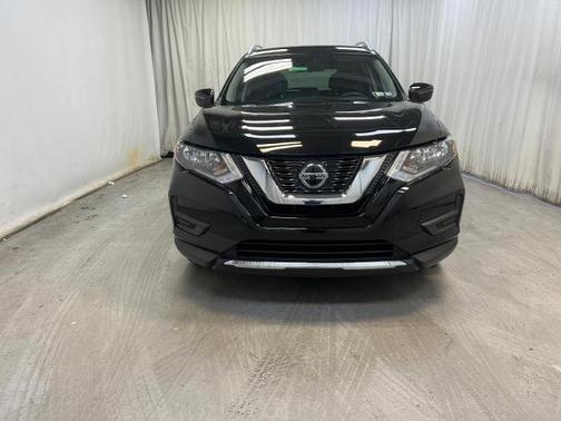 Photo 2 of 3 of 2019 Nissan Rogue SV