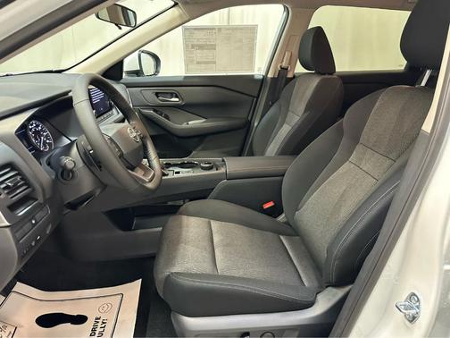 Everest White P 2026 Nissan Rogue SV