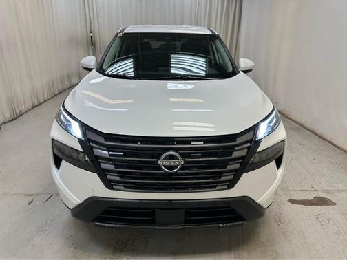 Everest White P 2026 Nissan Rogue SV