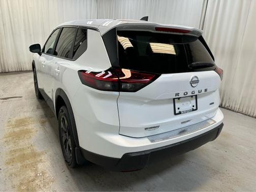 Everest White P 2026 Nissan Rogue SV