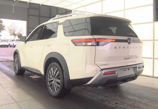 White 2024 Nissan Pathfinder SL