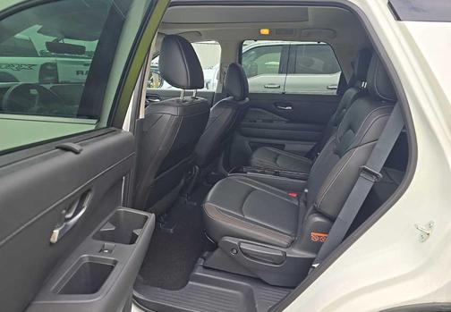 White 2024 Nissan Pathfinder SL