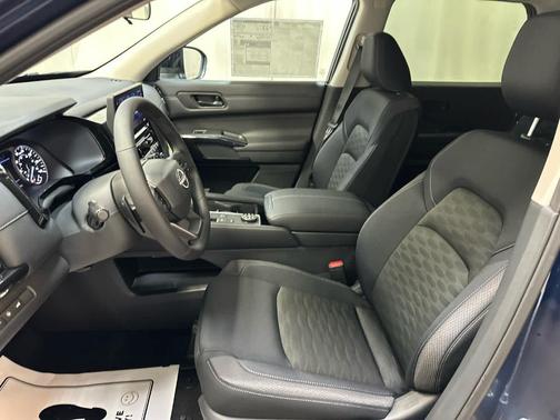 Deep Ocean Blue 2026 Nissan Pathfinder SV