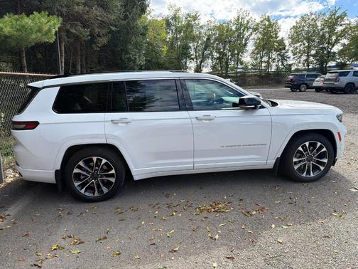 Bright White Clearcoat 2023 Jeep Grand Cherokee L Overland