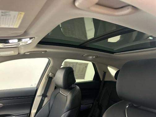 2024 Genesis GV70 2.5T