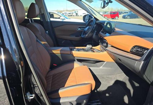 2025 Nissan Rogue Platinum