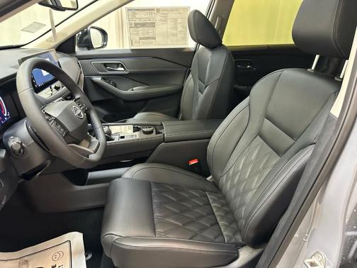 Boulder Gray Pearl / Super Black 2026 Nissan Rogue Platinum