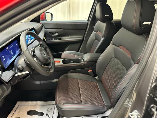Gun Metallic 2027 Nissan Kicks SR