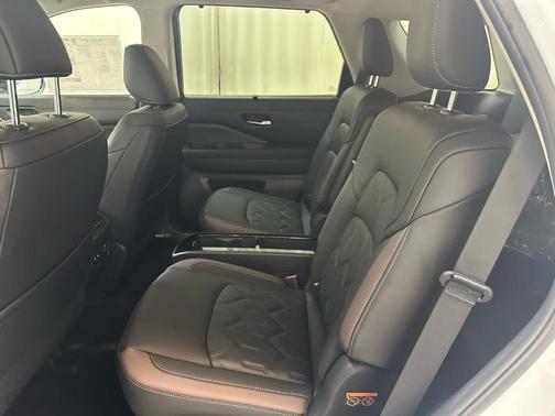 Everest White P 2026 Nissan Pathfinder Platinum