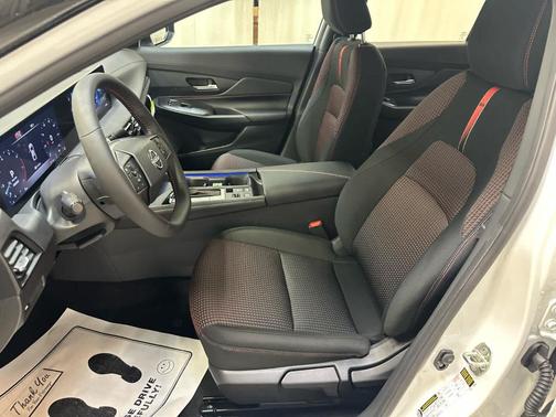 Aspen White Tricoat 2026 Nissan Sentra SR