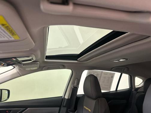 Crystal White Pearl 2022 Subaru Crosstrek Sport