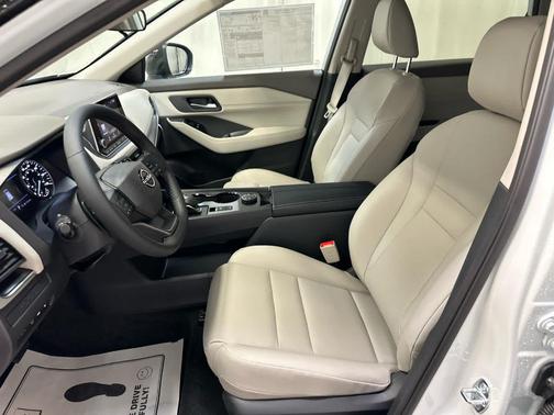 Pearl 2027 Nissan Rogue