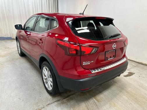 Palatial Ruby 2018 Nissan Rogue Sport S
