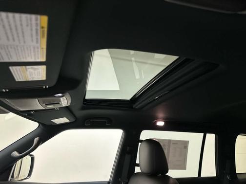 Aspen White Tricoat 2024 Nissan Armada SL