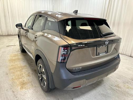 Canyon Bronze M 2026 Nissan Kicks SV