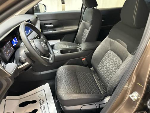 Canyon Bronze M 2026 Nissan Kicks SV