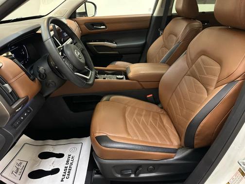 2024 Nissan Pathfinder Platinum