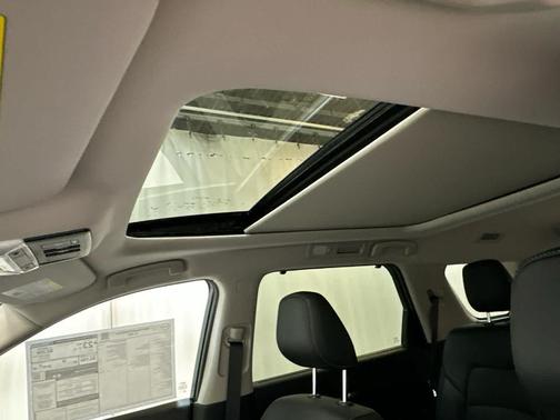 Everest White P 2026 Nissan Pathfinder SL