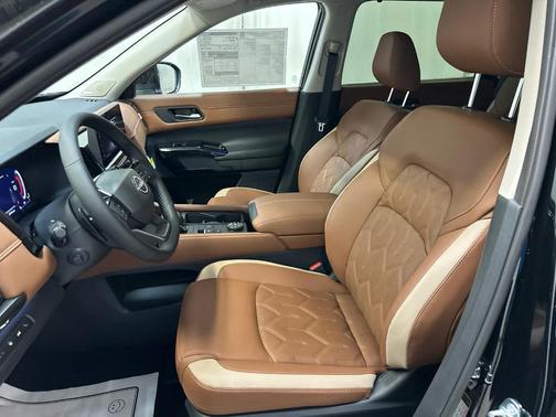 Super Black 2026 Nissan Pathfinder Platinum