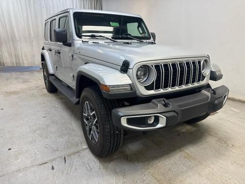 Silver Zynith Clearcoat 2024 Jeep Wrangler Sahara