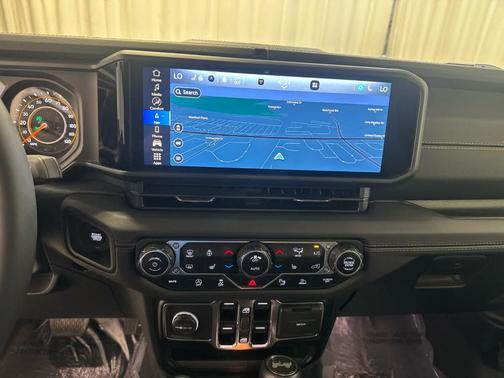Silver Zynith Clearcoat 2024 Jeep Wrangler Sahara