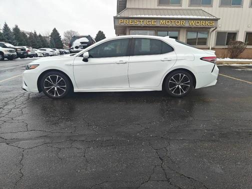 2018 Toyota Camry Hybrid SE