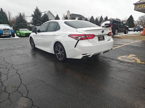 2018 Toyota Camry Hybrid SE