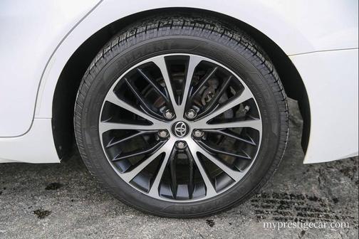 2018 Toyota Camry Hybrid SE