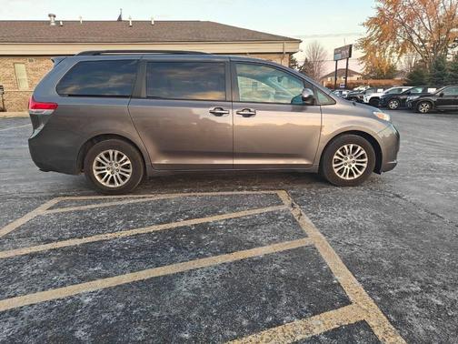 2014 Toyota Sienna XLE
