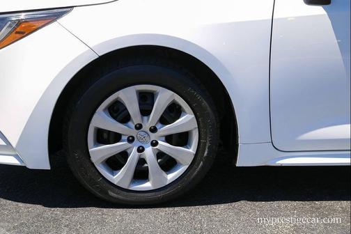 Super White 2022 Toyota Corolla LE