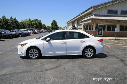 Super White 2022 Toyota Corolla LE