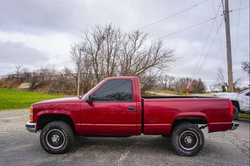 Red 1992 Chevrolet 1500 Reg Cab 117.5'' WB 4WD