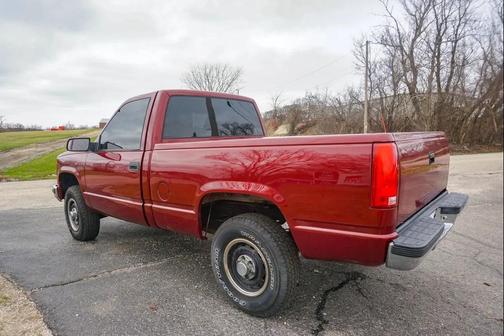 Red 1992 Chevrolet 1500 Reg Cab 117.5'' WB 4WD