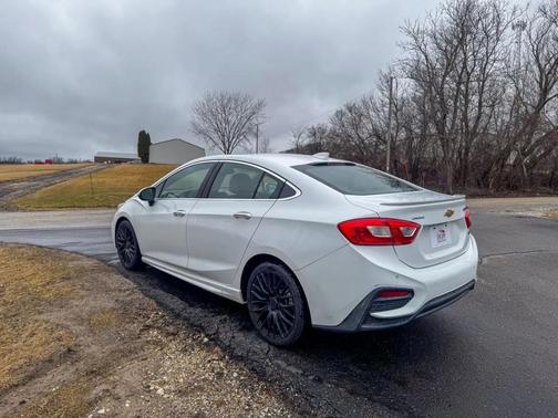 Summit White 2017 Chevrolet Cruze Premier