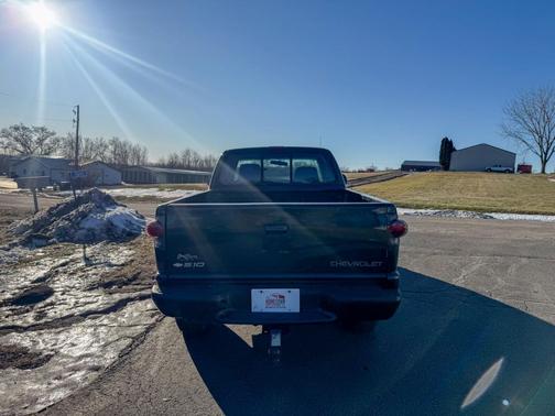 2002 Chevrolet S-10 Base