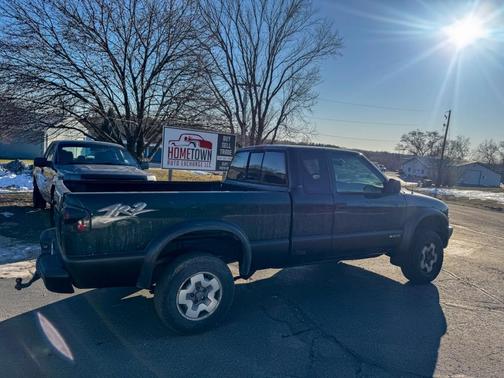 2002 Chevrolet S-10 Base