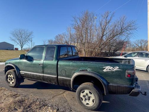 2002 Chevrolet S-10 Base