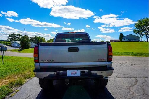 2004 GMC Sierra 2500 SLT H/D Crew Cab