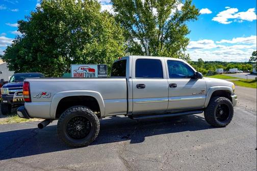 2004 GMC Sierra 2500 SLT H/D Crew Cab
