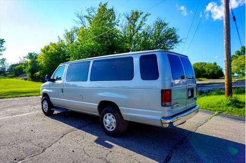 2009 Ford E350 Super Duty XLT